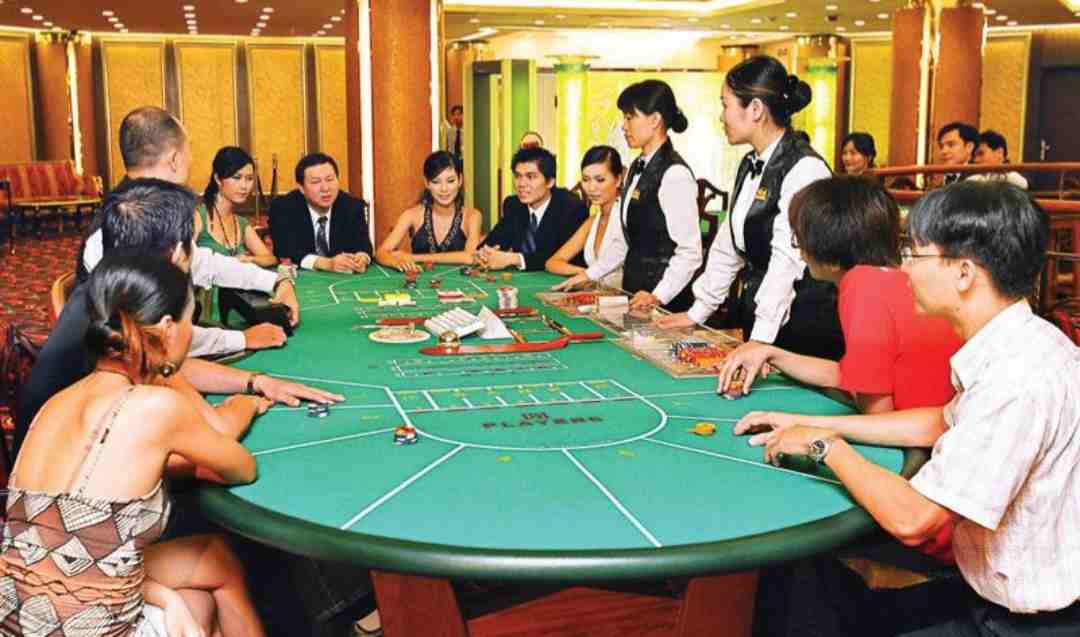 Tiến lên game bài được yêu thích nhất tại Holiday Palace Resort & Casino