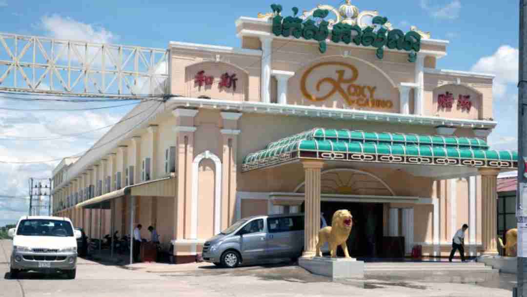 Roxy Casino có địa chỉ tại Thành phố Bavet, tỉnh Svay Rieng, Campuchia